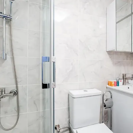 Spacious Flat W Balcony 4 Min To Kadikoy Square Istanbul