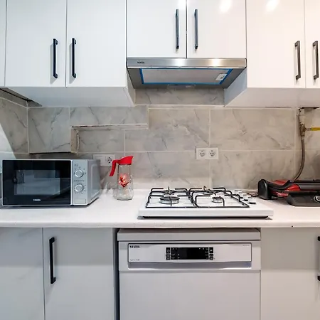 Spacious Flat W Balcony 4 Min To Kadikoy Square Istanbul