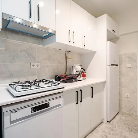 Apartment Spacious Flat W Balcony 4 Min To Kadikoy Square