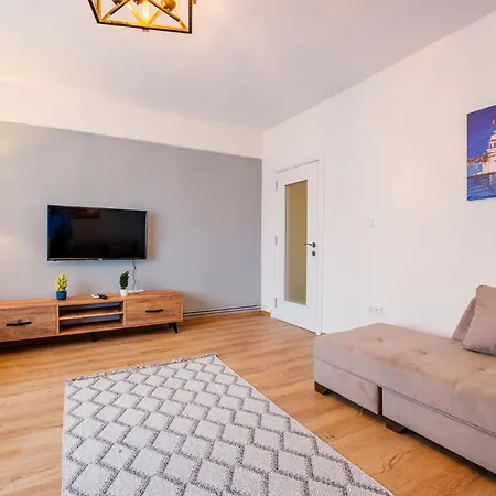 Spacious Flat W Balcony 4 Min To Kadikoy Square Istanbul