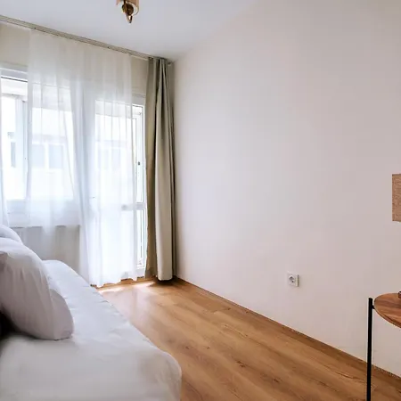 Spacious Flat W Balcony 4 Min To Kadikoy Square Apartment *