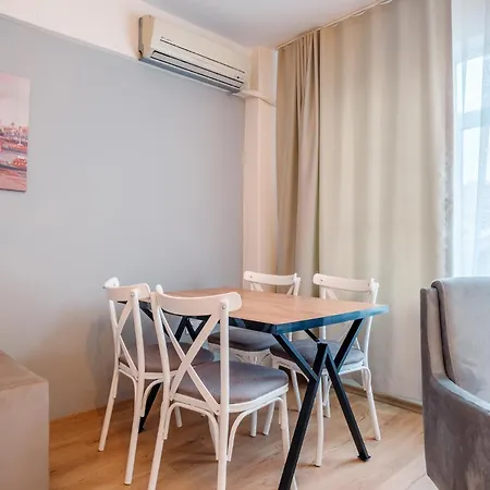 Spacious Flat W Balcony 4 Min To Kadikoy Square * Istanbul