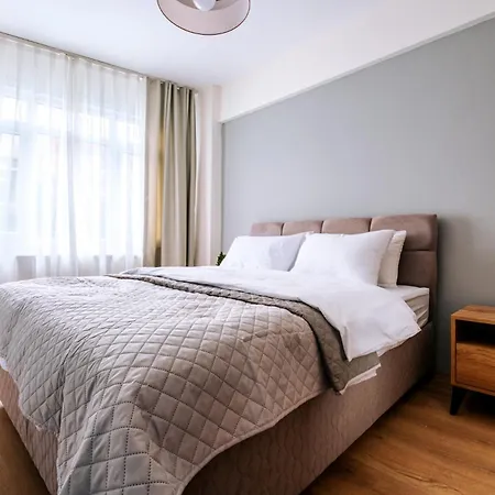 Spacious Flat W Balcony 4 Min To Kadikoy Square Apartment