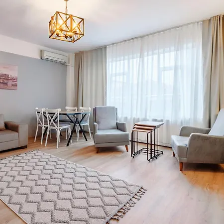 Spacious Flat W Balcony 4 Min To Kadikoy Square * Istanbul
